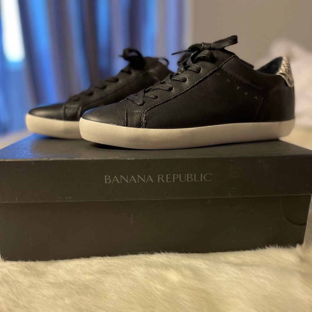 Banana republic black sneakers